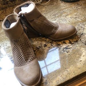 Roan by Bed Stu size 7.5 NWT ankle side zip bootie